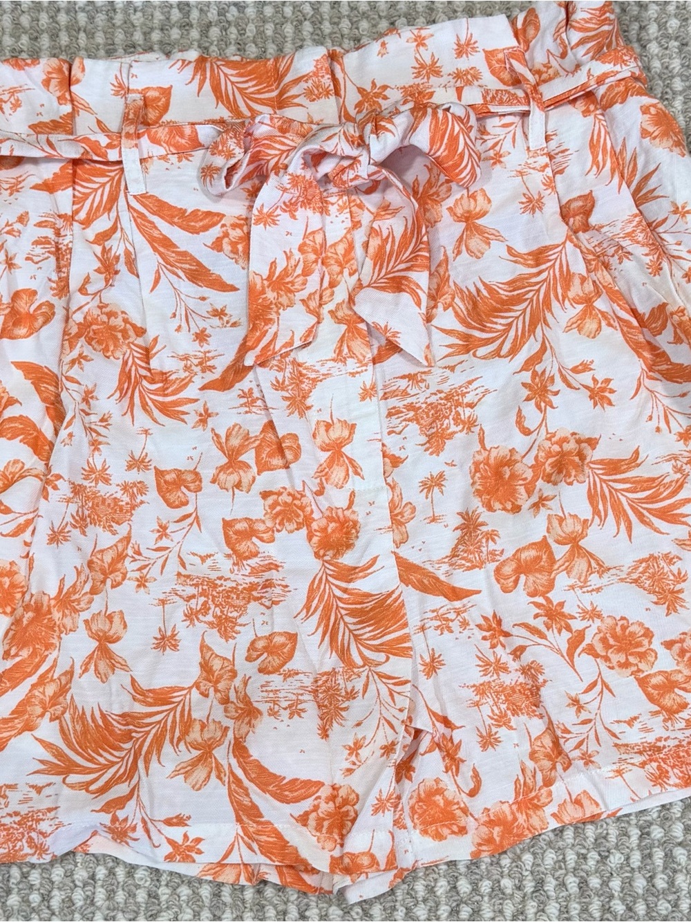MNG High Rise Shorts Women’s Size 8 Floral Pleated Tie Waist Pockets Zipper NEW